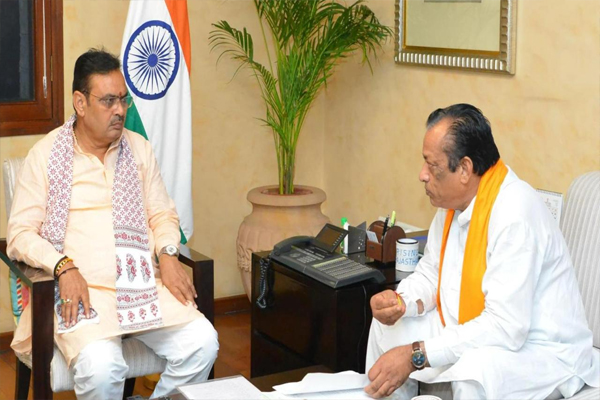 मुख्यमंत्री ने कैबिनेट मंत्री जोराराम कुमावत को डीएलसी दरें घटाने का दिया आश्वास